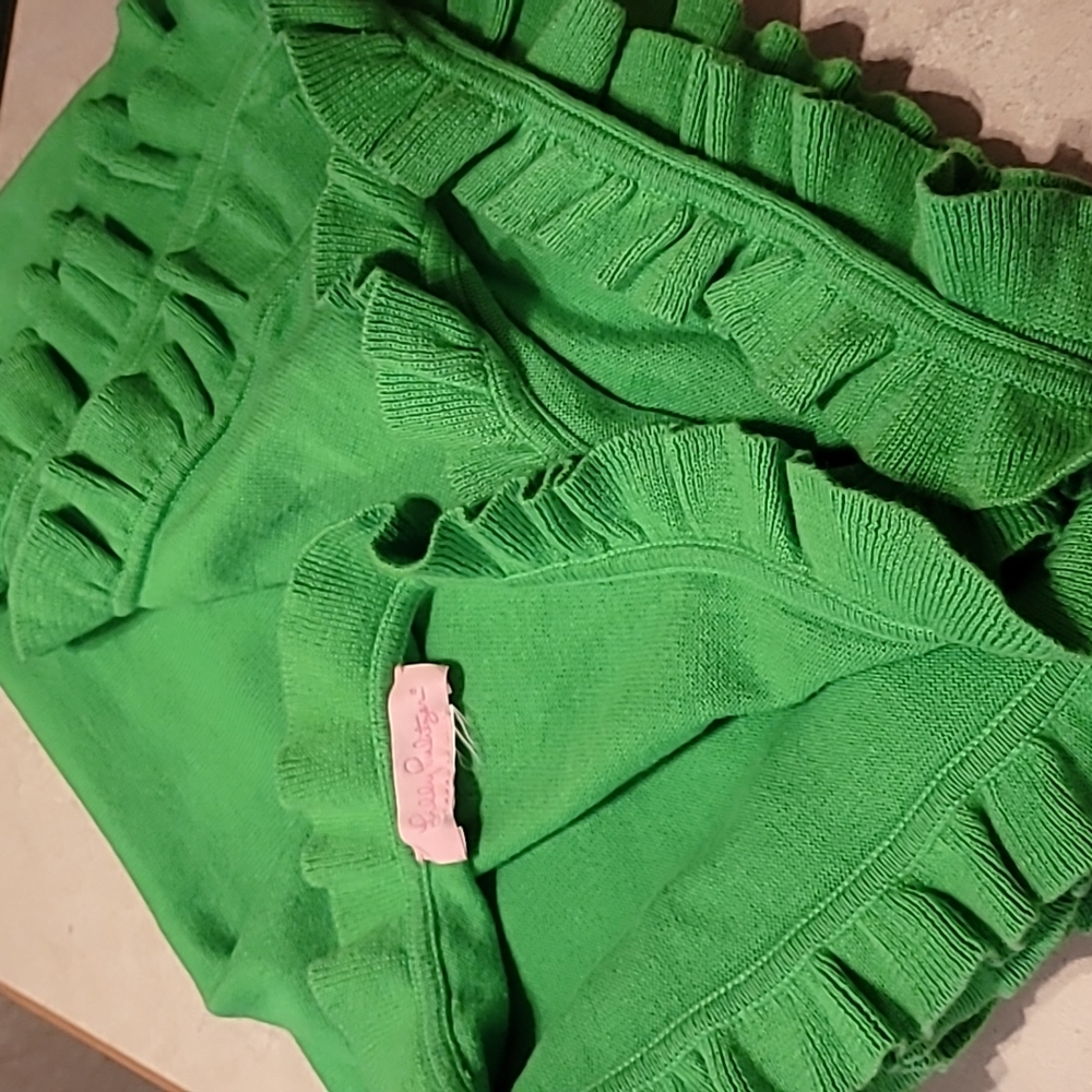 Free with any purchase! Lilly Pulitzer green ruffle wrap - Picture 7 of 12